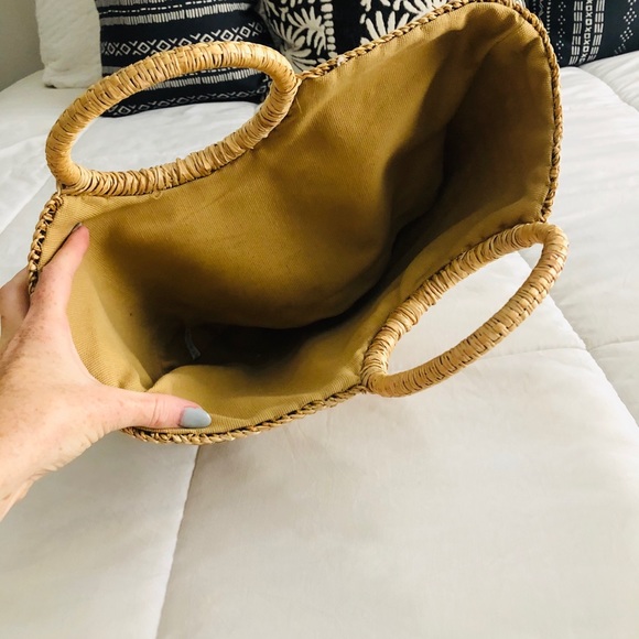 Woven Handbag - Picture 3 of 4